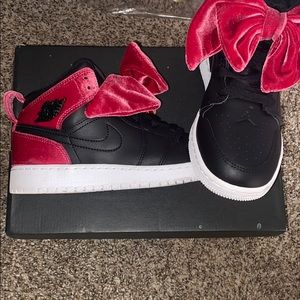 Air Jordan 1 Mid Pink Bow